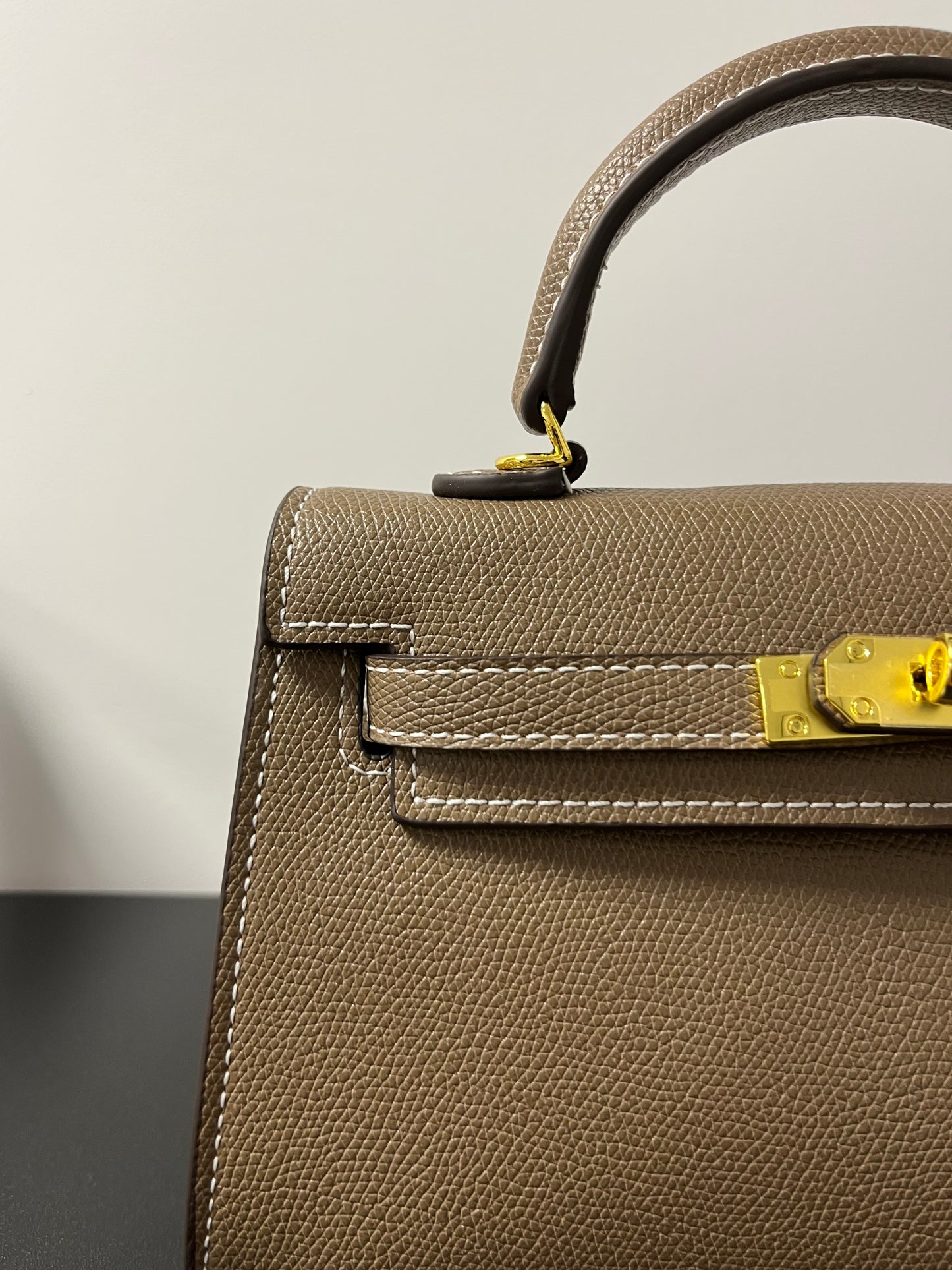 Habiba Bag Taupe witte lijnen