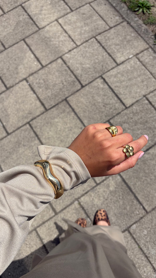 Grote bangle bracelet