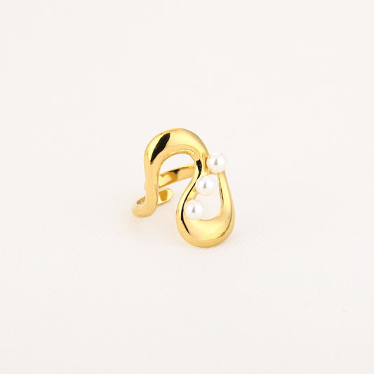 Gold pearl ring